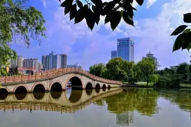 安徽人均收入第一城，素有“钢城”之称，富裕程度高且风景优美图片