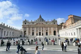 梵蒂冈调查教皇“点赞艳照”事件，涉事模特说“至少会上天堂”图片