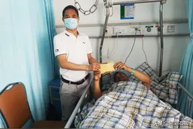 “东莞好人”刘小伟慰问英勇负伤的石碣民警谢伟标！图片