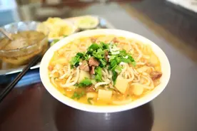 探店丨“剁”出来的荞面，看着都过瘾，你想吃不？图片