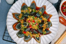 过年必备凉菜之凉拌皮蛋，多加3味调料，皮蛋不腥不涩，开胃爽口图片