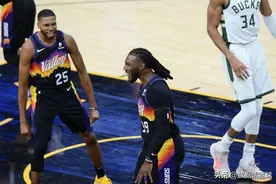 轰27+4+13！霍勒迪三巨头打疯，雄鹿3-2夺赛点，保罗情绪崩溃图片