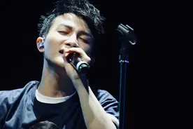 天籁之音周深——致敬邓丽君，串烧歌曲图片