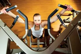 以1敌10的背部练习：简直全能，专注打造蝴蝶背图片