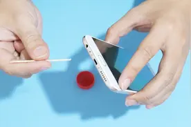 牙签在手机这里戳一戳，原来还有这个作用，方法不仅实用还节省钱视频封面