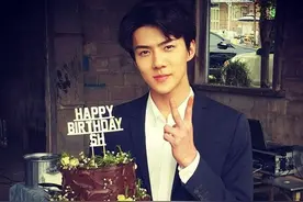 吴世勋怎么了？手又脏又黑又沧桑，《海盗2》的拍摄环境让人心疼图片