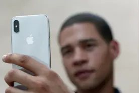 为什么国产手机已经量产屏下相机，而苹果还在用“丑陋”的刘海？图片