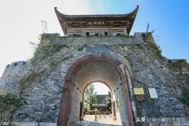 浙江有座千年古镇沉于水底，才有了千岛湖，如今古镇再现湖畔图片
