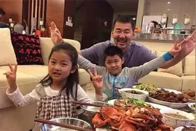 陈建斌豪宅接地气，直接在茶几上吃饭，这还是我认识的“四郎”吗图片