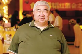 70岁食神梁文韬久违亮相，因弟弟猝死反思减掉130磅，获蔡澜大赞图片