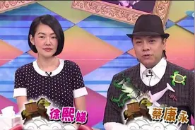 蔡康永家世显赫，父母去世后公布同性爱人，如今交往26年幸福美满图片