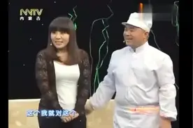 卖豆腐大叔娶了一个美女大学生，妻子一上台，全场都嫉妒了图片