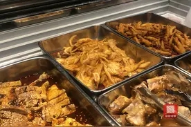 一翻骨肉分离，市民买到人造猪耳朵？超市熟食挑选步骤get↓图片