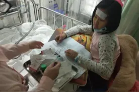 女儿洗澡时发现腿有异常，以为是虫咬，确诊后走上求医路图片
