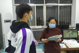 但助雏鹰高展翅 不枉千家望子情——记疫情中守护学生的李洁老师图片