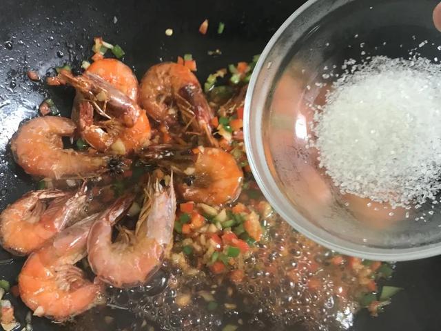 老何说菜丨美极虾简约不简单，鲜到爆