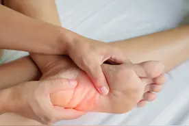 脚痛不是痛风？脚不痛却是痛风？究竟怎么才知道自己患上了痛风？图片