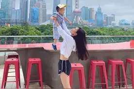 为什么亲妈一抱就不哭？新生儿真的认识妈妈，知道原因好暖心图片