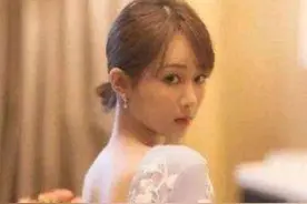 迪丽热巴：我92年的杨紫：我也是！离开滤镜后，两人相差10岁图片