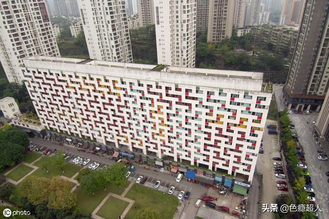 航拍重庆：彩色立体迷宫居民楼 找不到家怎么办？
