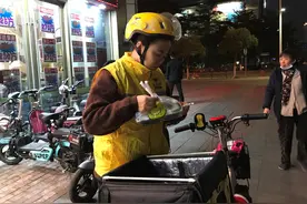 2岁娃染恶疾近乎失明，母亲身兼数职日劳作20小时挣钱救子图片