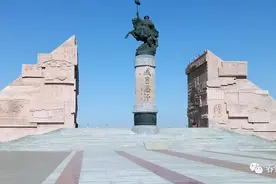 跑马在跑什么图片