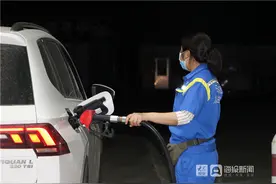 错峰加油降低臭氧污染 广饶县开启“夜间加油”省钱模式图片