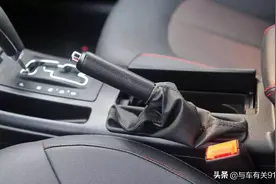 突然刹车失灵，怎么自救才能脱离危险？直接拉手刹能化险为夷吗？图片