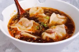 秋日早餐，我家常吃酸汤馄饨，酸爽开胃还抗饿，热量高还饱腹图片