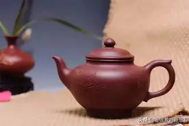 挂在树上的茶壶，故事虽短，道理很深图片