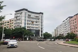 四川一男子遭妻子前男友殴打，雇人跟踪指使哥哥施报复竟误杀一行人，300警力全城擒凶图片