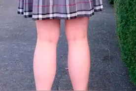 英国女生因校裙太短被赶回家，妈妈无奈：已是大码，女儿腿长而已图片