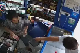 "找零骗局"分分钟绕晕收银员 男子上演空手套白狼图片