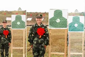首次实弹射击5发49环，“00后”女兵好样的图片