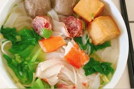 美食推荐：清汤米粉，大闸蟹清汤面，鲜肉虾仁云吞面，清汤粉丝图片