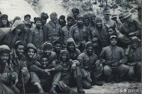 彭老总一箭双雕！释放100美军俘虏，既破谣言，又“蒋干捎信”图片