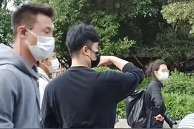 邓超鹿晗陈赫郑恺同游迪士尼，陈赫郑恺变奶爸，孙俪为小花理头发图片