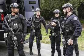 警车高速追击坦克！为什么美国警车的性能都必须如此强悍？图片