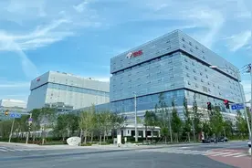 “蓝双双”上线！中建八局承建的京东总部2号楼启用图片