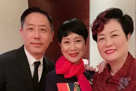 为张国荣一生未婚，59岁唐鹤德近照曝光，多年靠回忆过日子视频封面