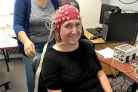 世界上脸盲最严重的人？错认陌生人是男友，连亲妈都认不出图片