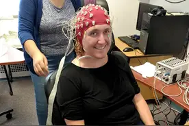 世界上脸盲最严重的人？错认陌生人是男友，连亲妈都认不出图片