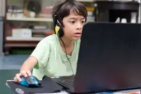 “我是混蛋吗？”父亲怒删孩子游戏上热搜：对不起，这次我站孩子图片