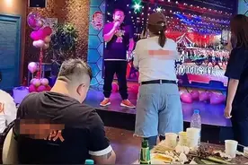 乡村爱情长贵扮演者近照，发福明显啤酒肚突出，小19岁娇妻罕现身图片