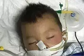 8岁男孩口吐白沫，昏迷入院，医生告知原因，宝爸痛扇自己嘴巴图片