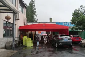 探店：在杭州郊区的工地礼堂，居然藏着一个灵魂烧烤大排档？图片