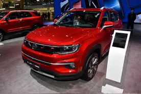 国产精品小车，四缸增压+自动挡，实拍长安CS35PLUS图片