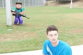 真人我的世界：突然发现敌人在身后，我要怎么办？