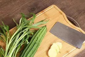 用了半年的菜板有多脏？显微镜放大2000倍后长这样……图片