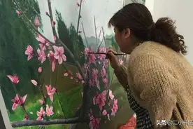 同样是画桃花，农民的卖200元，艺术家的却卖1500万图片